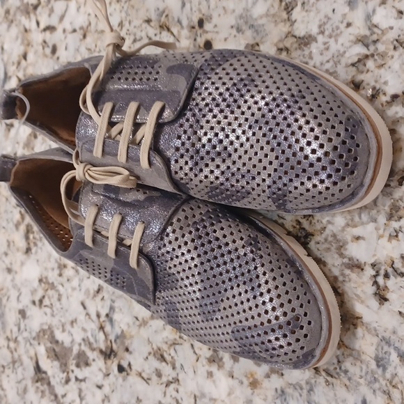 Trask Lena Perforated women's Oxford shoes $220 - Picture 1 of 10